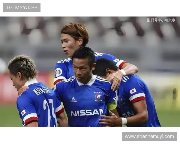 东京绿茵与金泽塞维的激烈对决展现足球魅力与团队精神