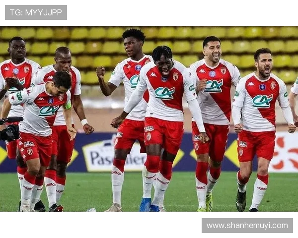 罗森博格与索特拉的激烈对决揭示足球战术的深层次博弈